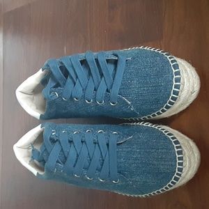 Ladies sneakers